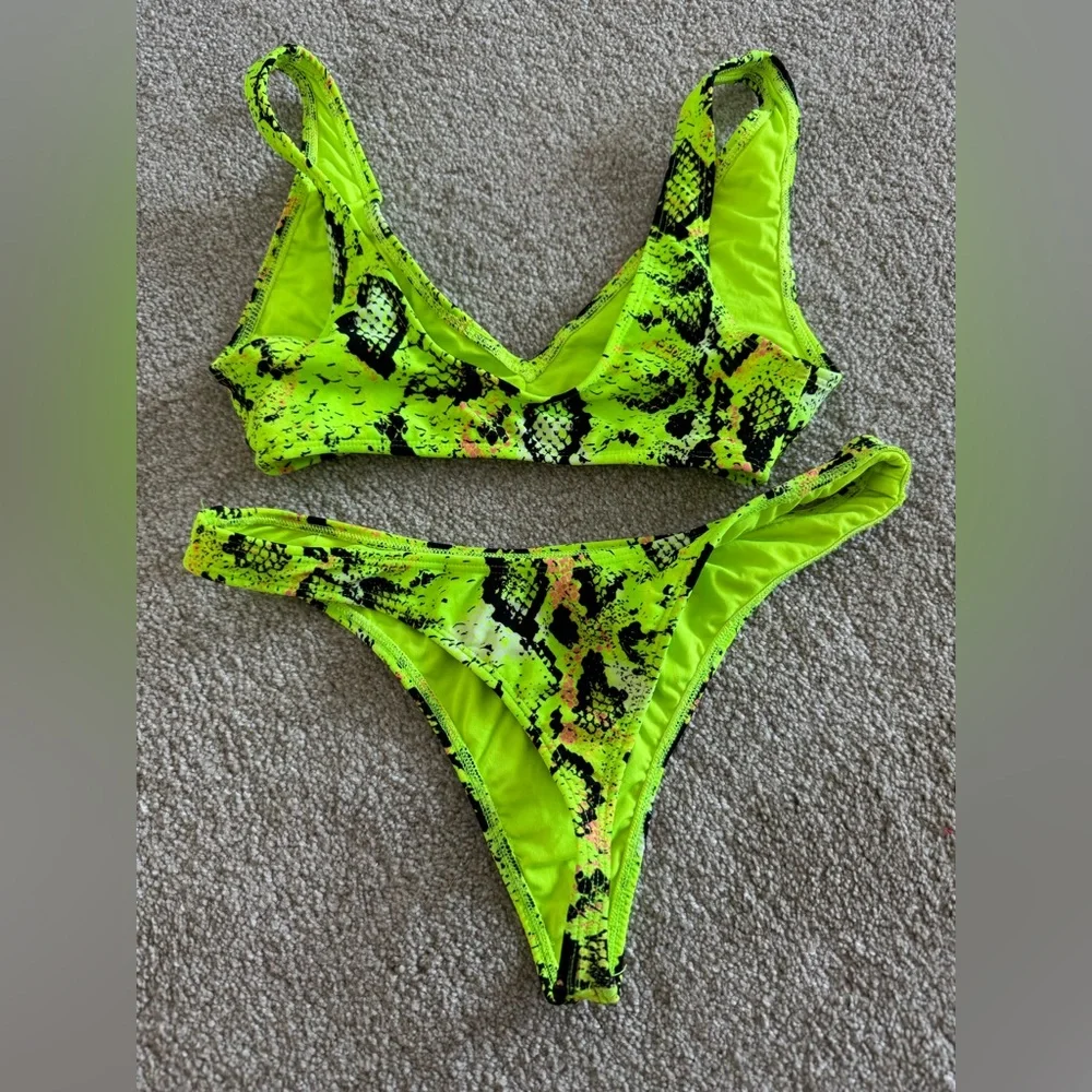 ASOS Neon bikini set - Picture 16 of 17